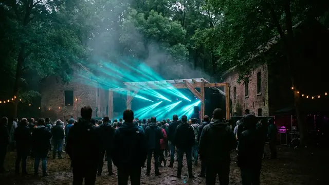 Festivalscen på natten: Skapa ditt eget Cabaret Vert 2026 Hitster-paket med Hitify