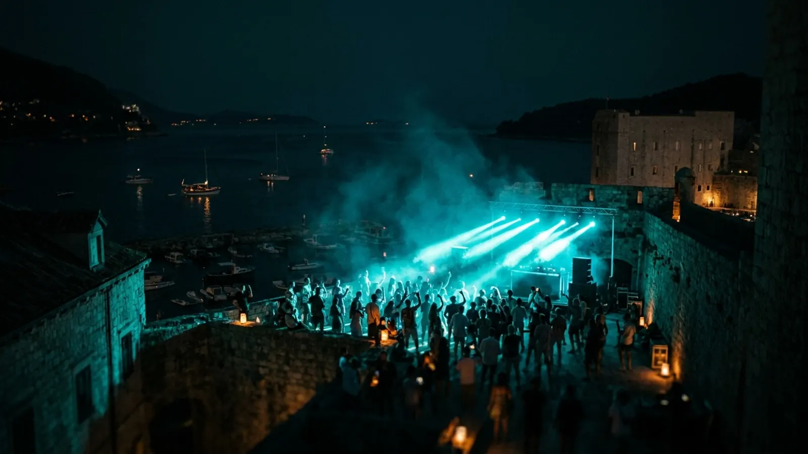 Festivalscen på natten: Skapa ditt eget Dimensions Festival 2026 Hitster-paket med Hitify