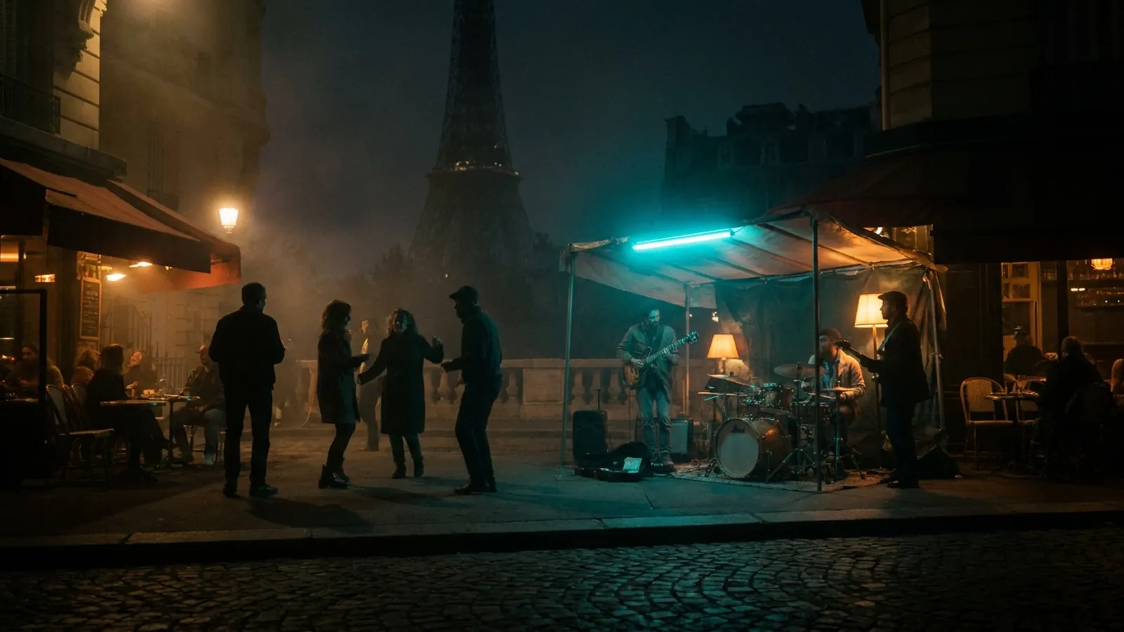 Musique, ondes sonores et streaming en lumière cyan: Fête de la Musique : Célébrez Cette Tradition Française Chez Vous