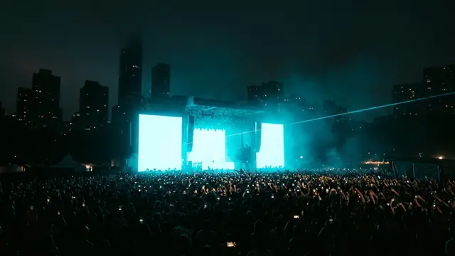 Festivalscen på natten: Bygg ditt eget Global Citizen Festival 2026 Hitster-paket med Hitify