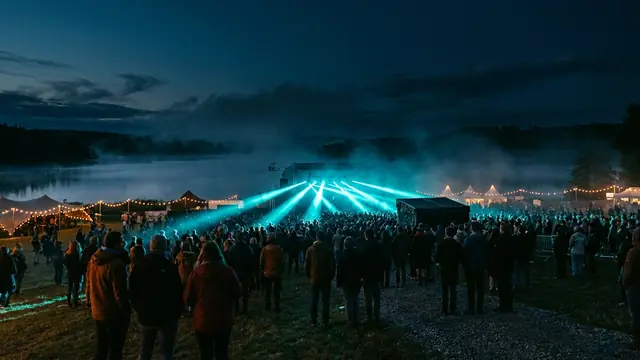 Festivalscen på natten: Skapa ditt eget Highfield Festival 2026 Hitster-paket med Hitify