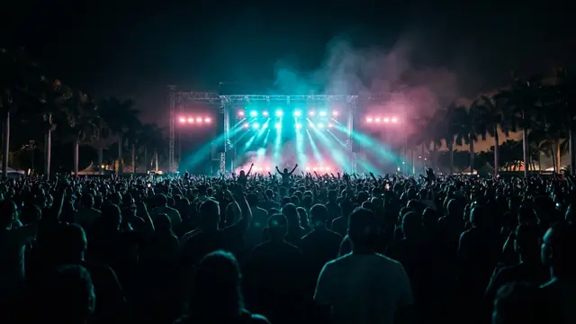 Festivalscen på natten: Skapa ditt eget Rolling Loud 2026 Hitster-paket med Hitify