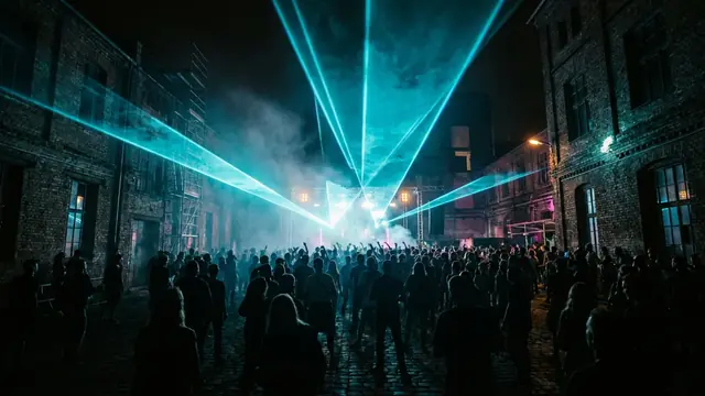 Festivalscen på natten: Skapa ditt eget Transmission 2026 Hitster-paket med Hitify