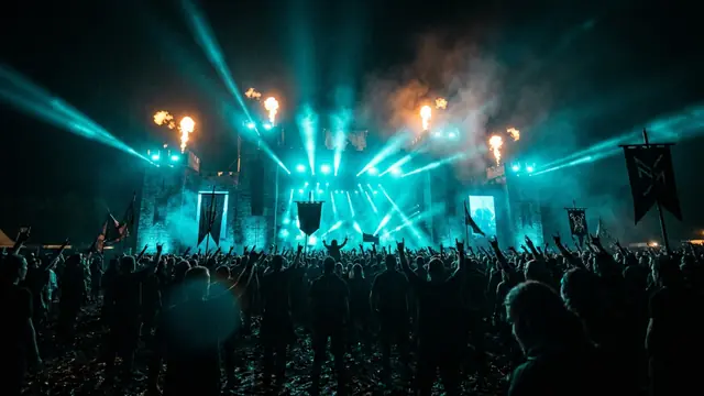 Festivalscen på natten: Skapa ditt eget Wacken 2026 Hitster-paket med Hitify